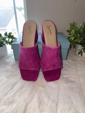 NIB - Seychelles Fuchsia Suede Sandal